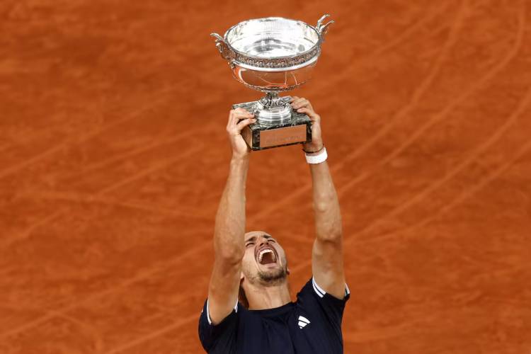 ALEXANDER ZVEREV, EL CAMPEÓN DE ROLAND GARROS QUE SALDÓ UNA VIEJA DEUDA