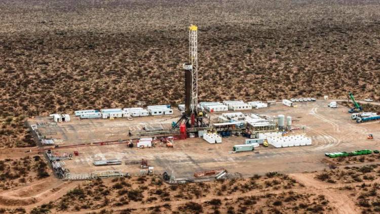 VACA MUERTA Y LA MINERÍA YA GENERAN CASI TANTOS DÓLARES COMO EL CAMPO