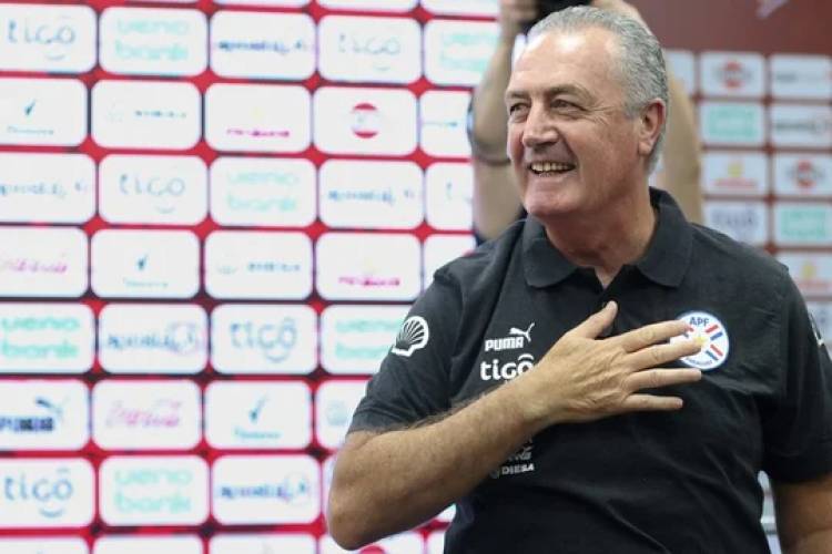 EL GESTO PATERNAL DE ALFARO CON DIEGO GÓMEZ Y SU EMOCIÓN AL HABLAR DE PARAGUAY: “ES LO QUE SENTIMOS”