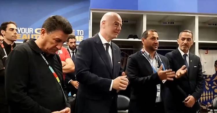INFANTINO VISITÓ EL VESTUARIO DE IRÁN Y SU ENTRENADOR LE RECLAMÓ A LA FIFA: “SOMOS LA SELECCIÓN MÁS OPRIMIDA”
