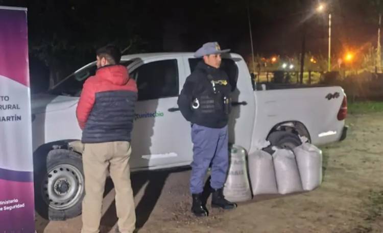 LE ROBÓ 160 KILOS DE MAÍZ A SU PATRÓN Y LO DESCUBRIERON EN UN OPERATIVO DE CONTROL VEHICULAR