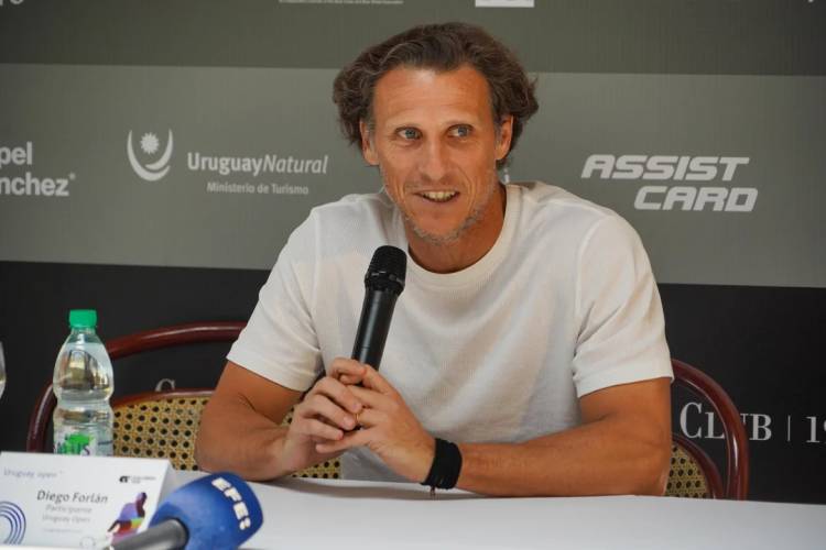 DIEGO FORLÁN SE OFRECIÓ PARA DIRIGIR A LA SELECCIÓN DE URUGUAY