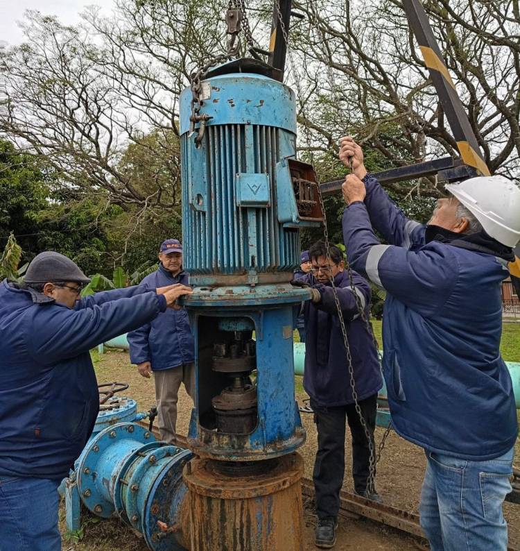 BARRANQUERAS: SAMEEP REPARA UNA BOMBA DE IMPULSIÓN PARA NORMALIZAR EL SERVICIO