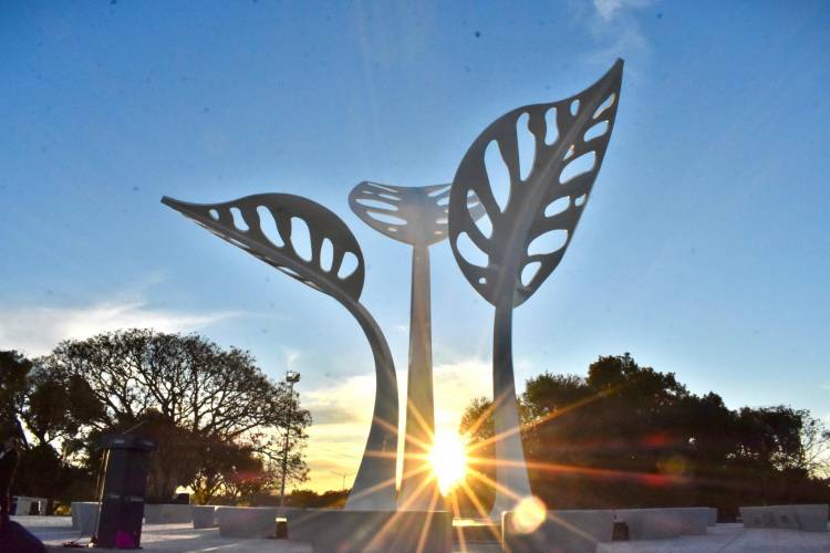UN NUEVO SÍMBOLO PARA LA DEMOCRACIA: SE INAUGURÓ EL ESPACIO DE “LOS TRES PODERES DEL ESTADO”