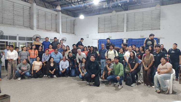 TACO POZO: ÑANDE FORTALECIÓ LA PRODUCCIÓN APÍCOLA CON DOS JORNADAS DE CAPACITACIÓN PARA PRODUCTORES Y ESTUDIANTES