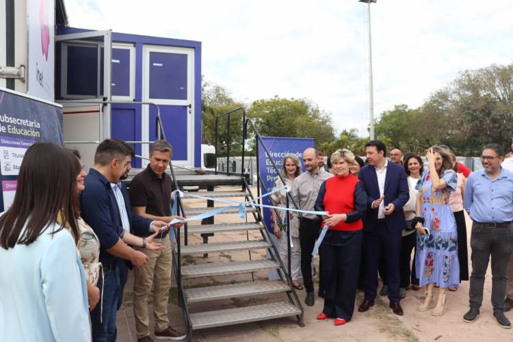 EDUCACIÓN INAUGURÓ EL AULA TALLER MÓVIL “SABERES DIGITALES” EN LA BIENAL 2026
