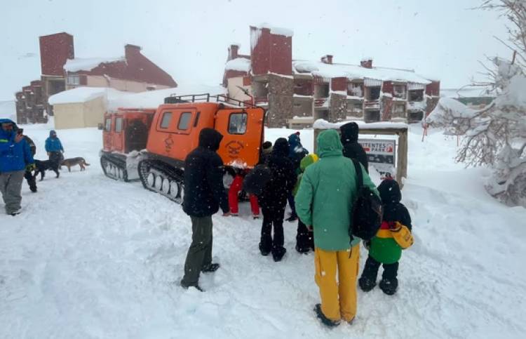 YA SON 30 LOS RESCATADOS POR UN HISTÓRICO TEMPORAL DE NIEVE EN LA ALTA MONTAÑA MENDOCINA