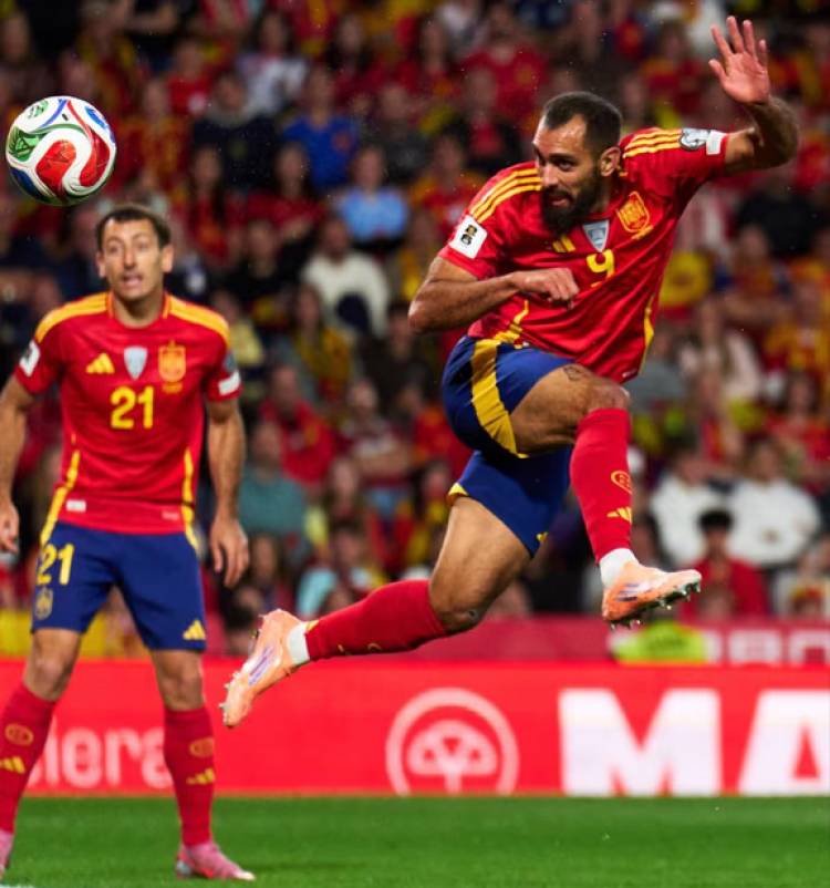EL INCÓMODO SALUDO DE UN JUGADOR DE ESPAÑA CON TRUMP PORQUE “NO QUERÍA IR A LA CÁRCEL”