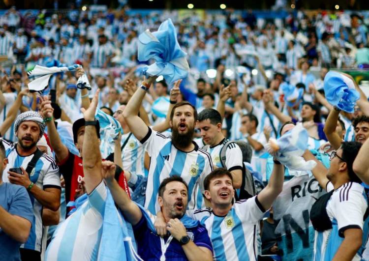 CALCULAN QUE LOS ARGENTINOS QUE VIAJARON SOBRE LA HORA A LA FINAL DEMANDARON US$58 MILLONES EN DIVISAS