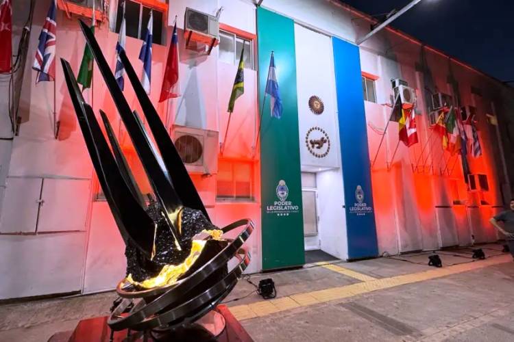LA LEGISLATURA SE ILUMINÓ DE NARANJA PARA VISIBILIZAR Y CONCIENTIZAR SOBRE EL TDAH