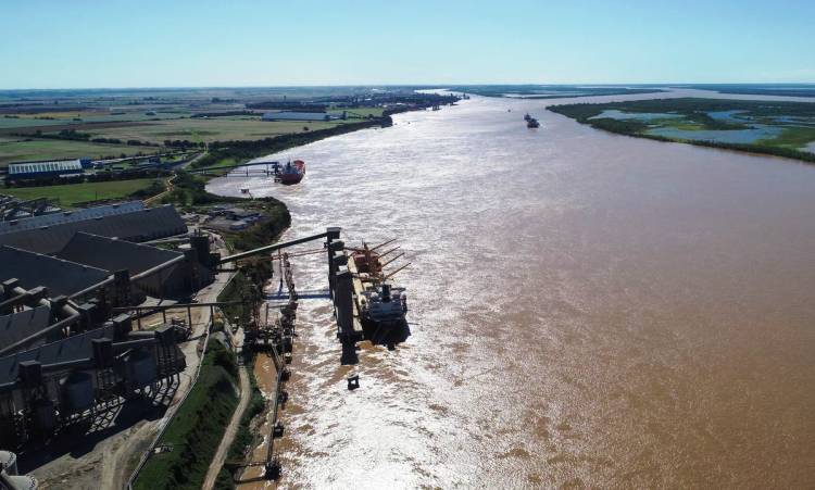 PREFECTURA NAVAL INTIMÓ A LOS TRABAJADORES A LEVANTAR EL PARO QUE AFECTA A MÁS DE 100 BARCOS