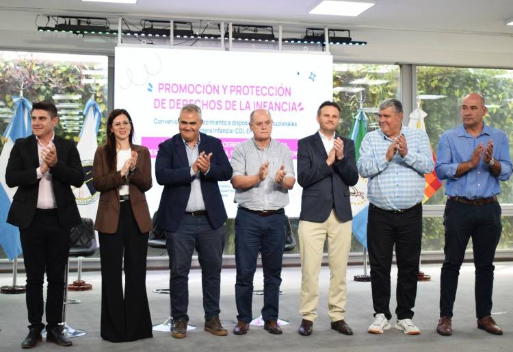 DESARROLLO HUMANO FIRMÓ ACUERDOS PARA FORTALECER LA ATENCIÓN DE NIÑOS Y FAMILIAS