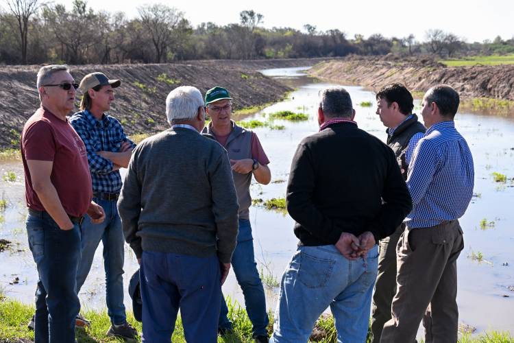 AVANZA LA LIMPIEZA DEL CANAL RÍO MUERTO-LAS COLONIAS: UNA OBRA ESPERADA HACE 30 AÑOS POR VECINOS DEL SUDOESTE