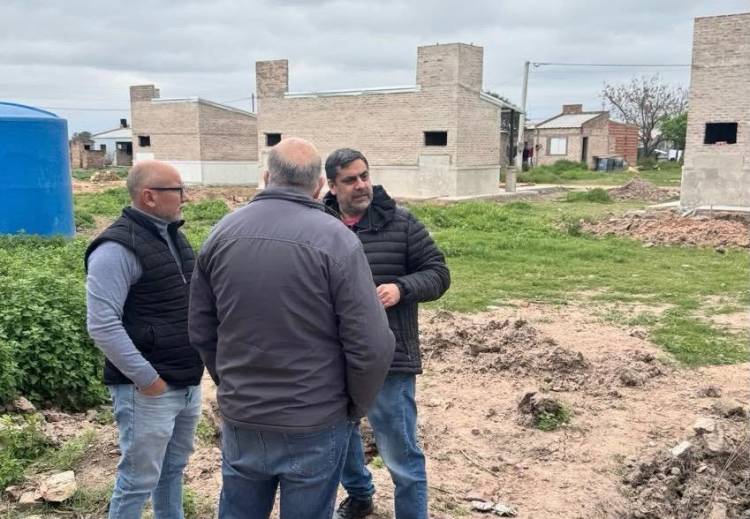 IPDUV VERIFICÓ EL AVANCE DE OBRAS HABITACIONALES EN CORONEL DU GRATY