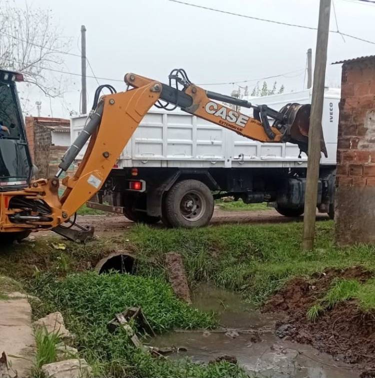RESISTENCIA: INTERVIENEN UN RELLENO CLANDESTINO PARA EVITAR ANEGAMIENTOS