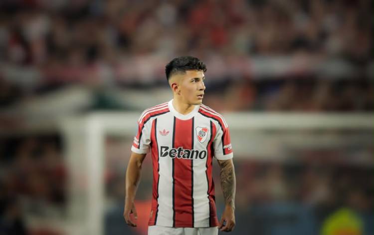 “QUÉ LINDO JUGAR ACÁ”: EL POSTEO DE THIAGO ALMADA TRAS SU DEBUT EN RIVER Y LA FOTO DE SU INFANCIA EN EL CLUB