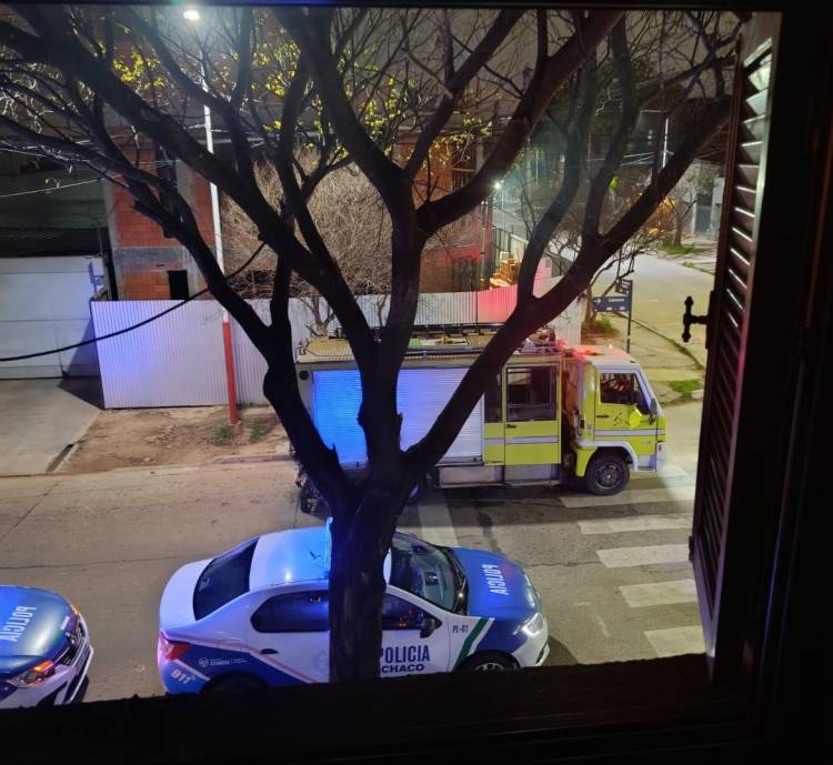 FUEGO Y HUMO EN UNA VIVIENDA: POLICÍAS ACTUARON RÁPIDAMENTE Y EVITARON QUE LAS LLAMAS AVANZARAN