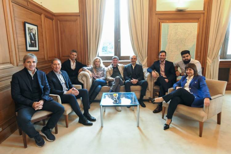 LAS MÚLTIPLES POSTURAS Y VERSIONES QUE HAY EN EL GOBIERNO SOBRE LA REFORMA POLÍTICA