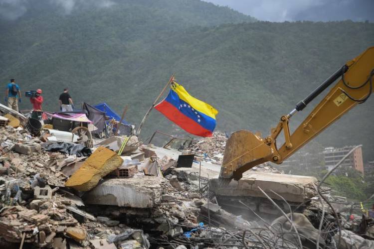VENEZUELA: REMUEVEN MÁS DE 600.000 TONELADAS DE ESCOMBROS TRAS LOS TERREMOTOS